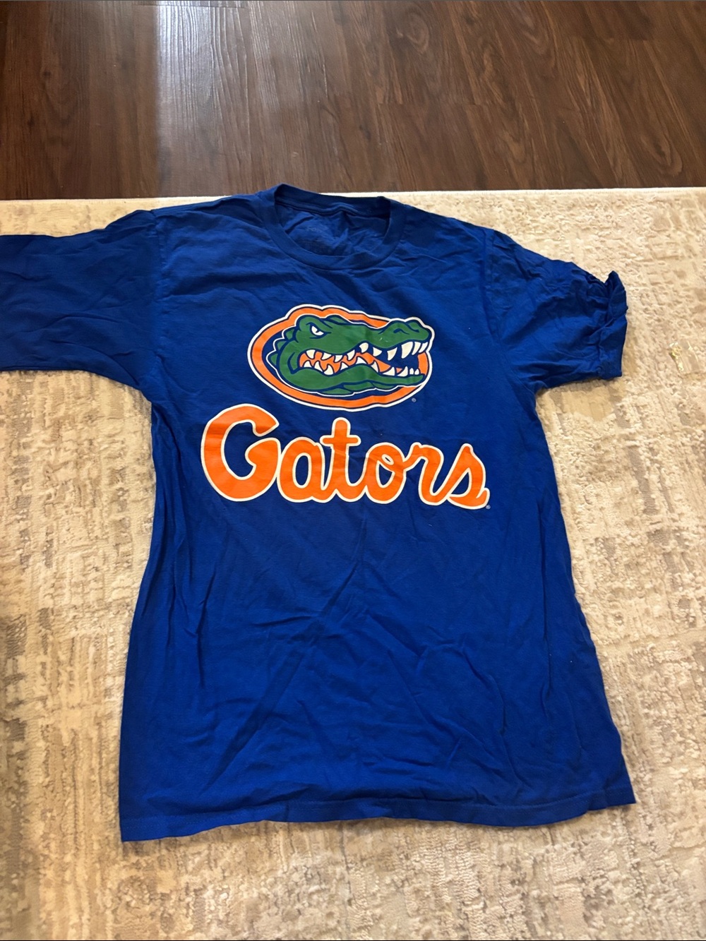 Gators Blue Graphic women’s size S T-Shirt